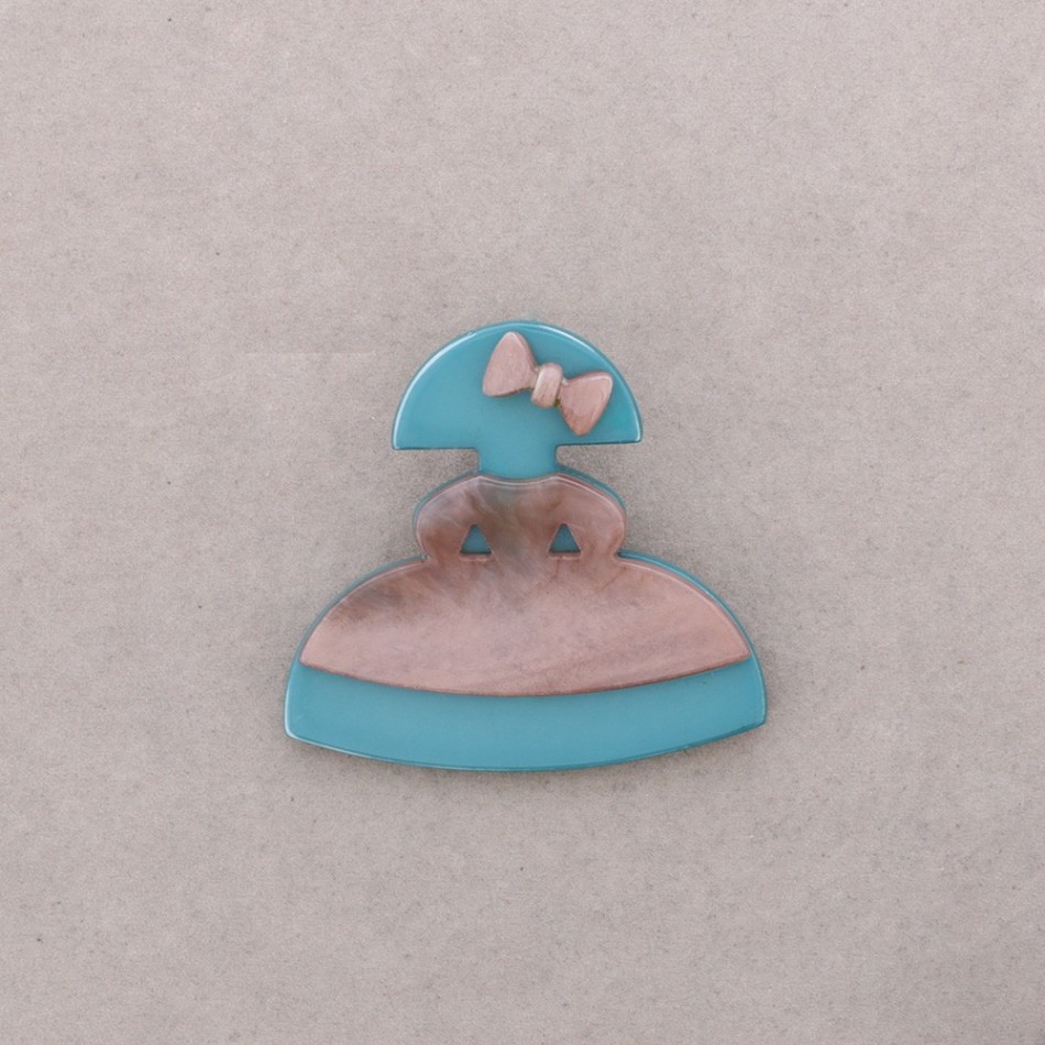 RESIN MENINA BROOCH