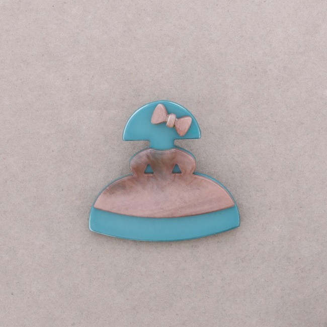 BROCHE MENINA RESINA