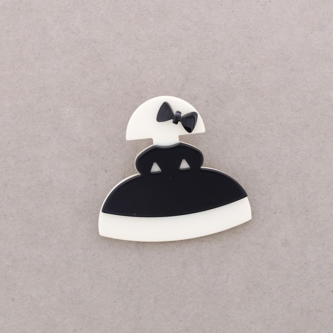 BROCHE MENINA RESINA