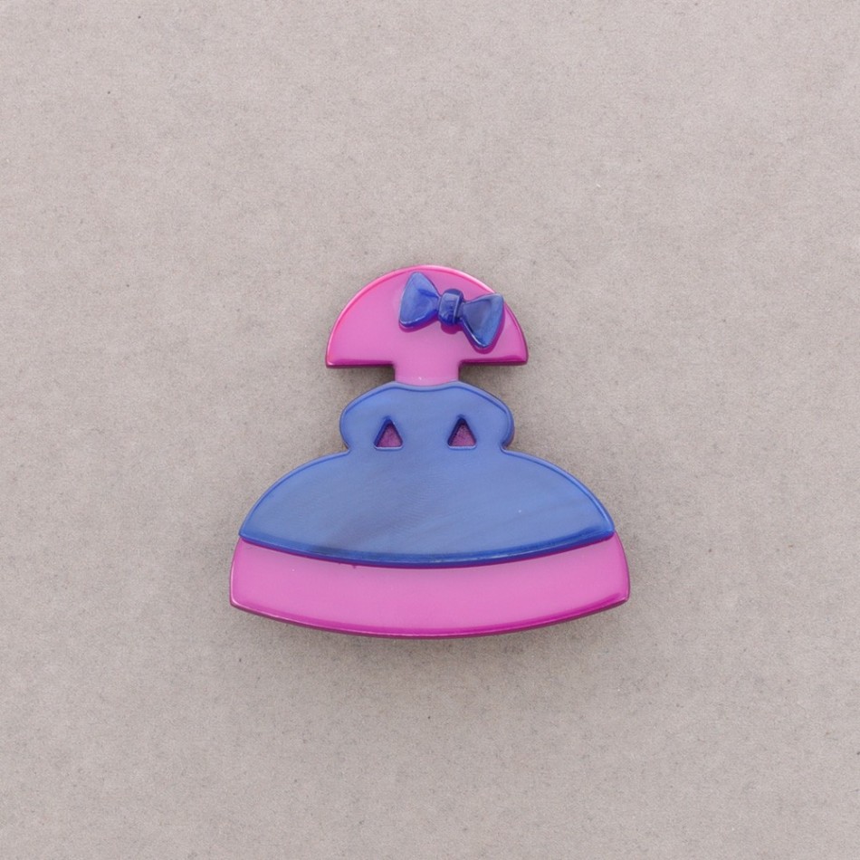 RESIN MENINA BROOCH