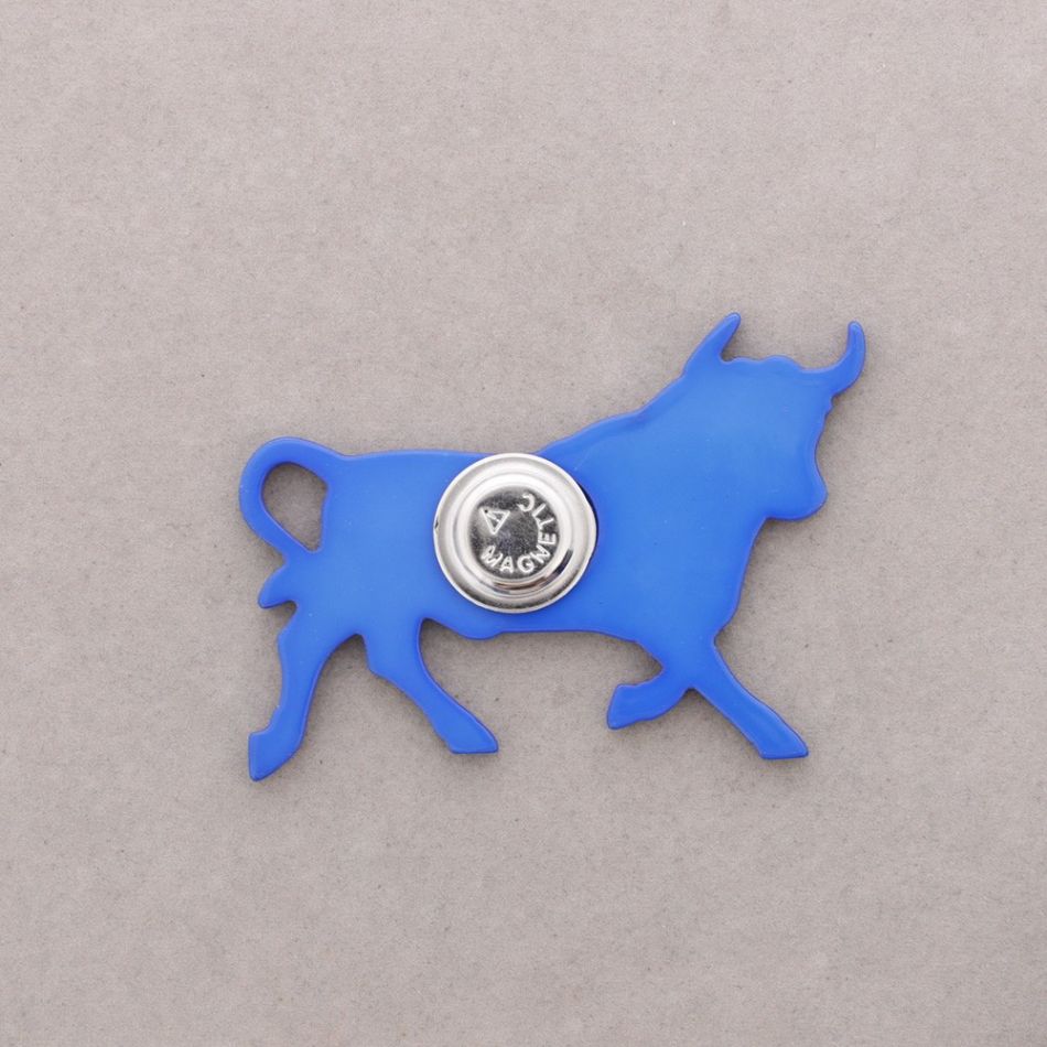 BULL MAGNETIC BROOCH RESIN DRAWING