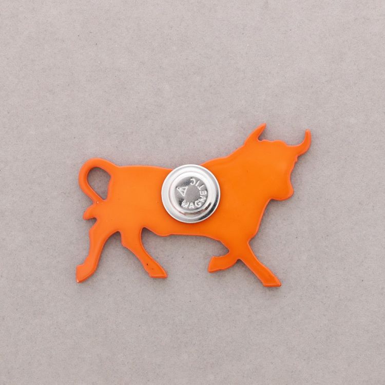 BROCHE IMÁN TORO RESINA DIBUJO 2