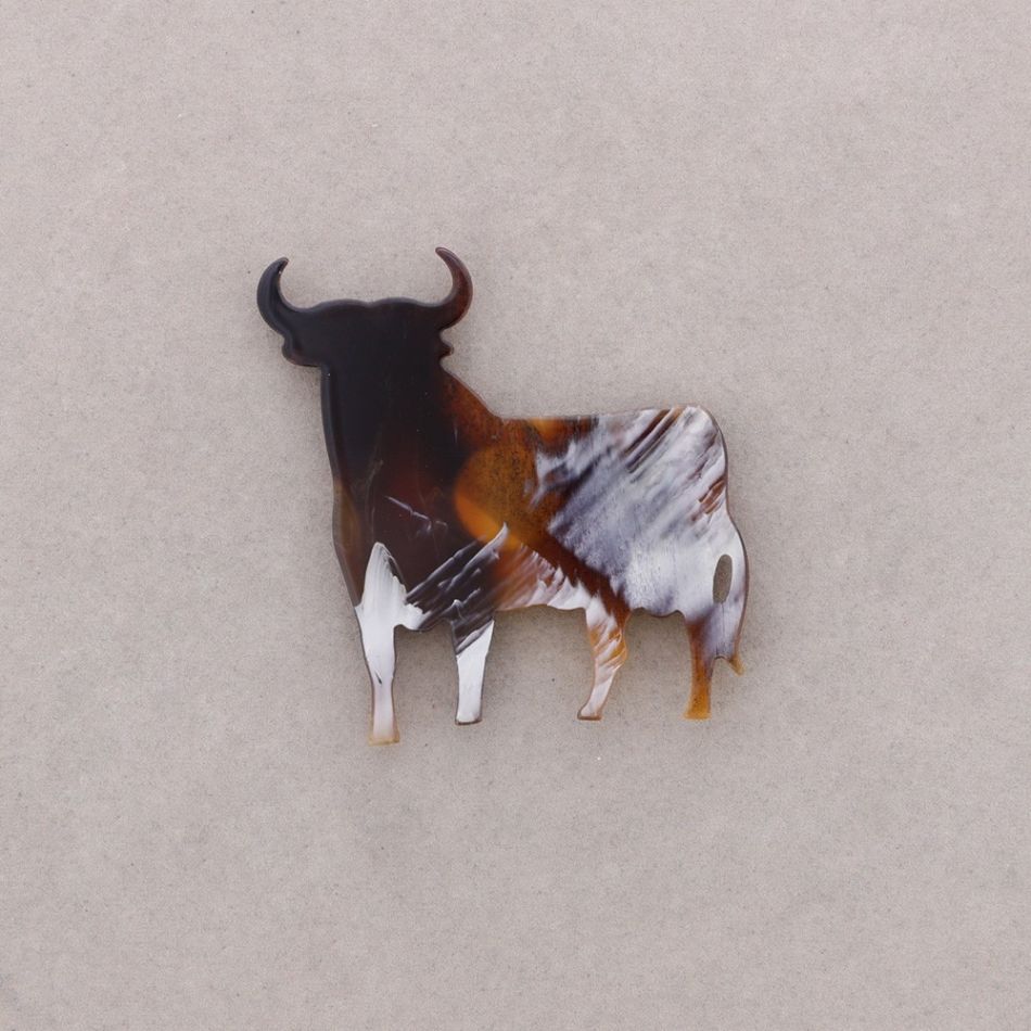 RESIN BULL MAGNETIC BROOCH