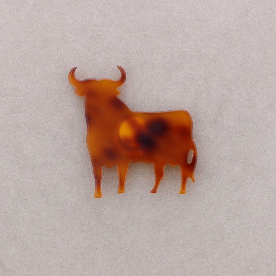 RESIN BULL MAGNETIC BROOCH
