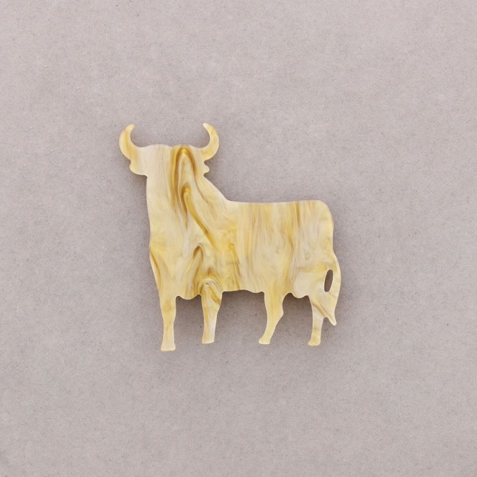 RESIN BULL MAGNETIC BROOCH