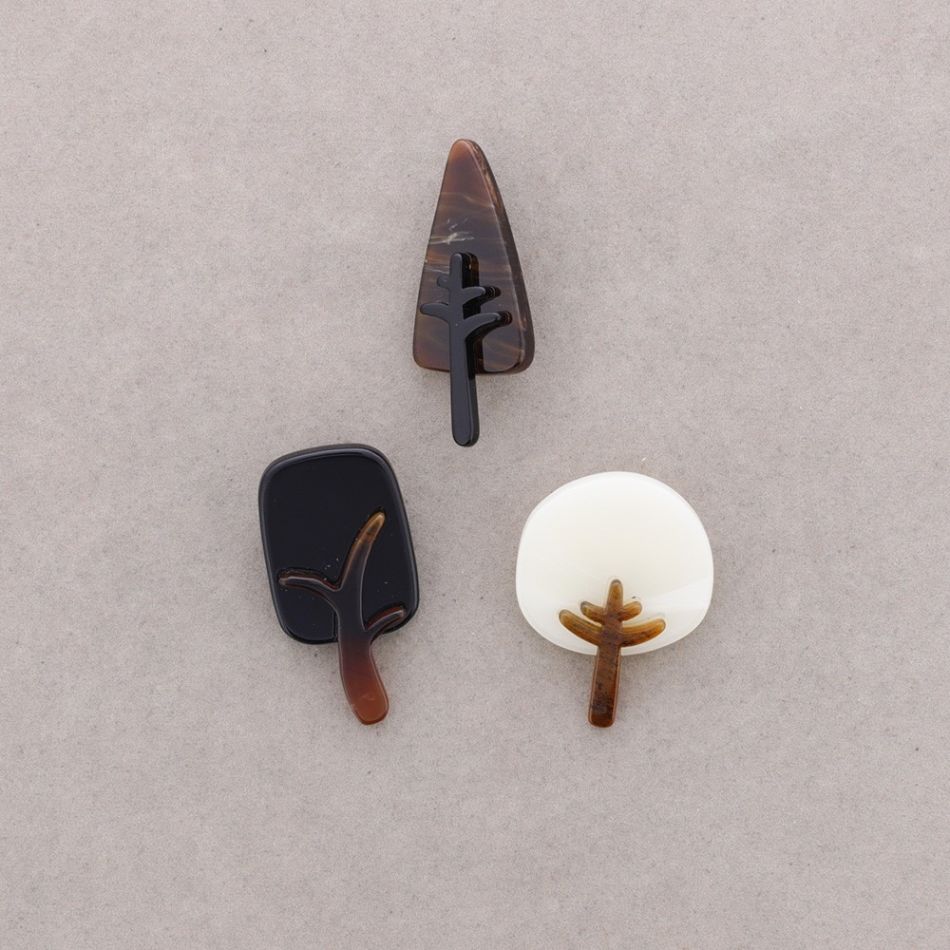 BROCHE SET 3 ARBOLES RESINA