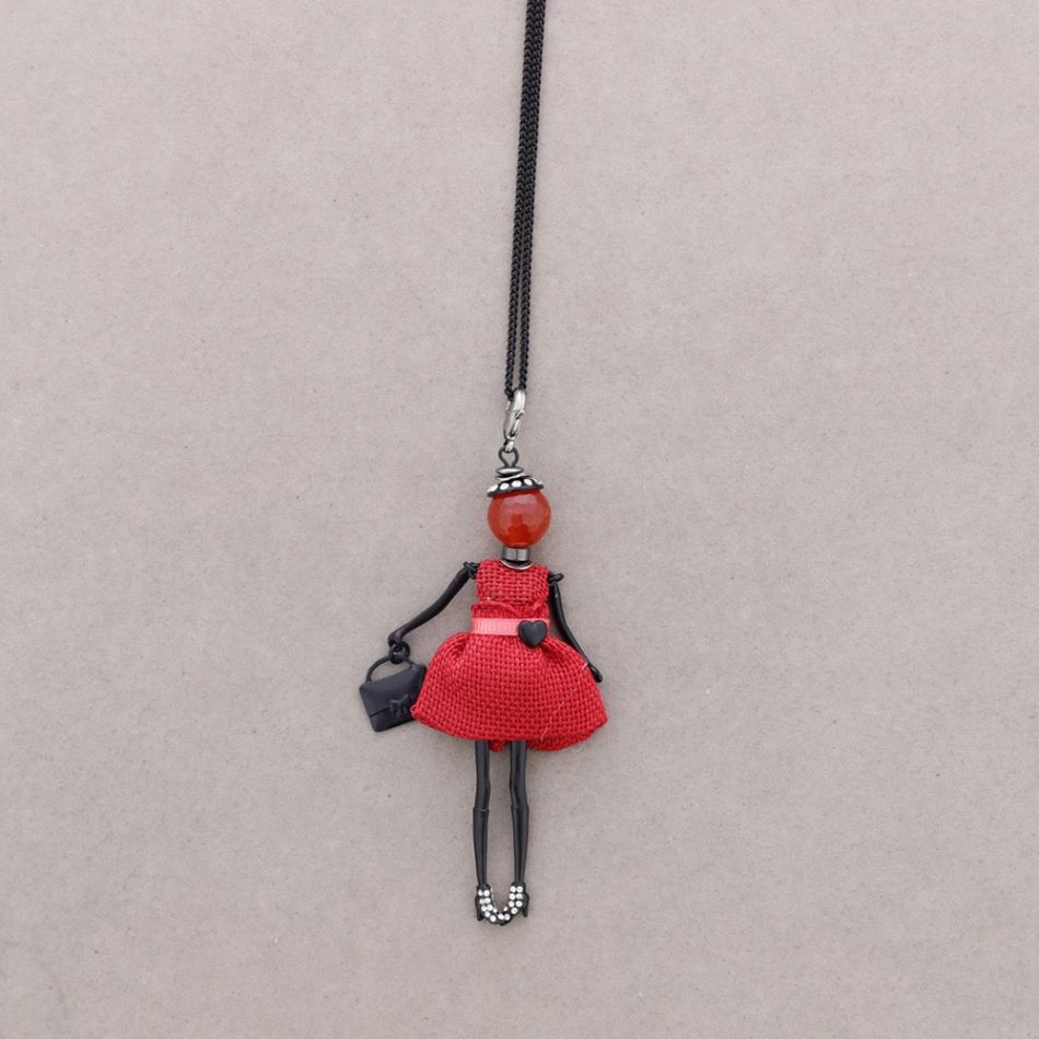 LONG PENDANT NECKLACE DOLL