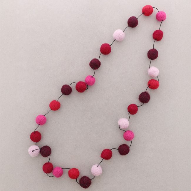 COLLAR LARGO BOLAS LANA