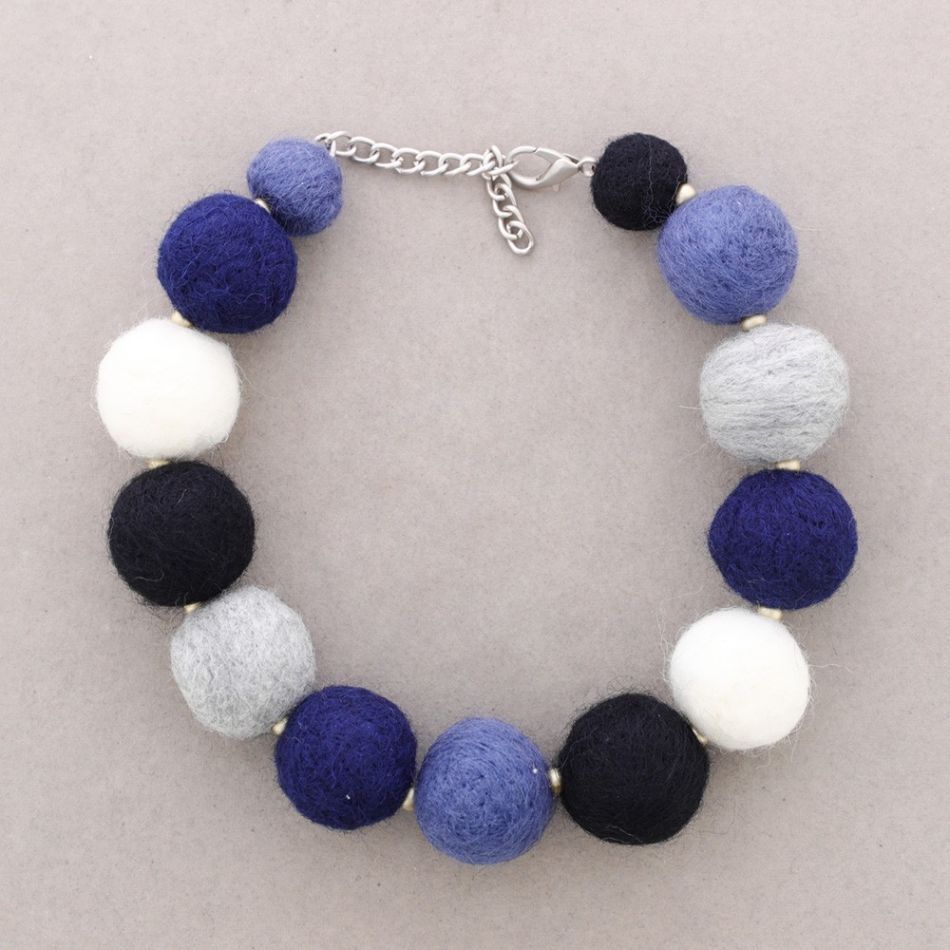 WOOL BALL BEAD CHOKER