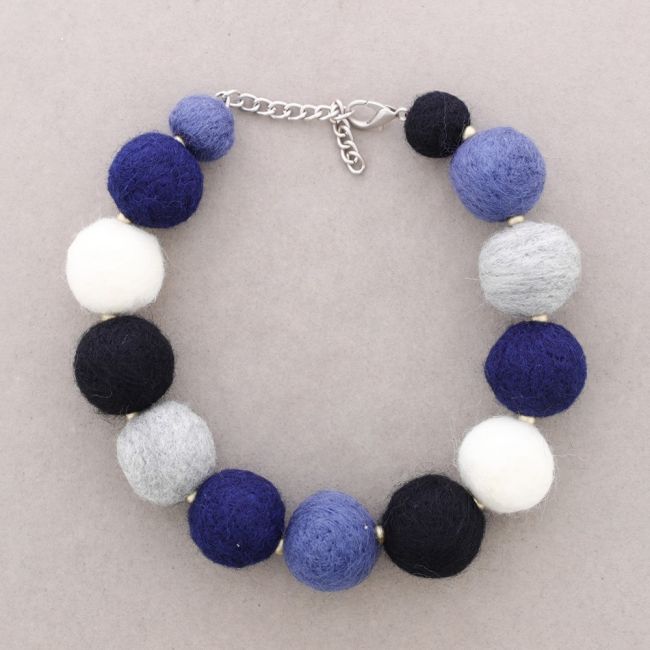 WOOL BALL BEAD CHOKER