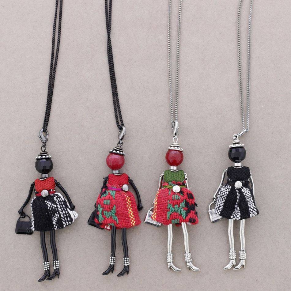 LONG PENDANT NECKLACE DOLL