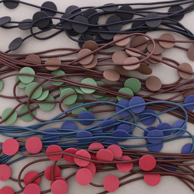 COLLAR LARGO MULTI TIRAS CAUCHO MEDALLA FOAMY