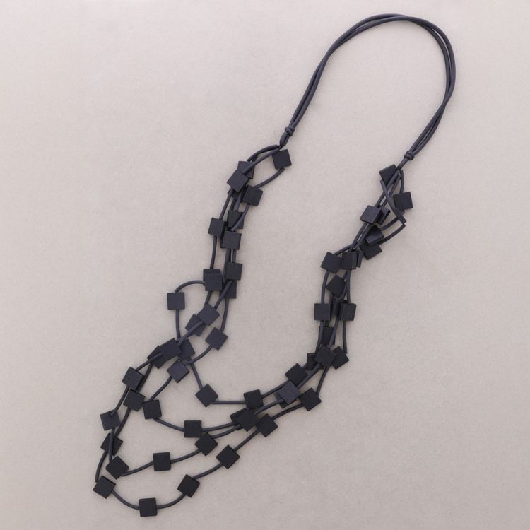 COLLAR LARGO MULTI TIRAS CAUCHO CUADRADO MADERA 2