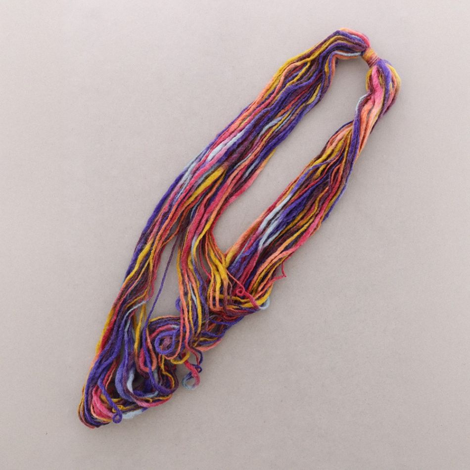 COLLAR LARGO MULTI TIRAS LANA
