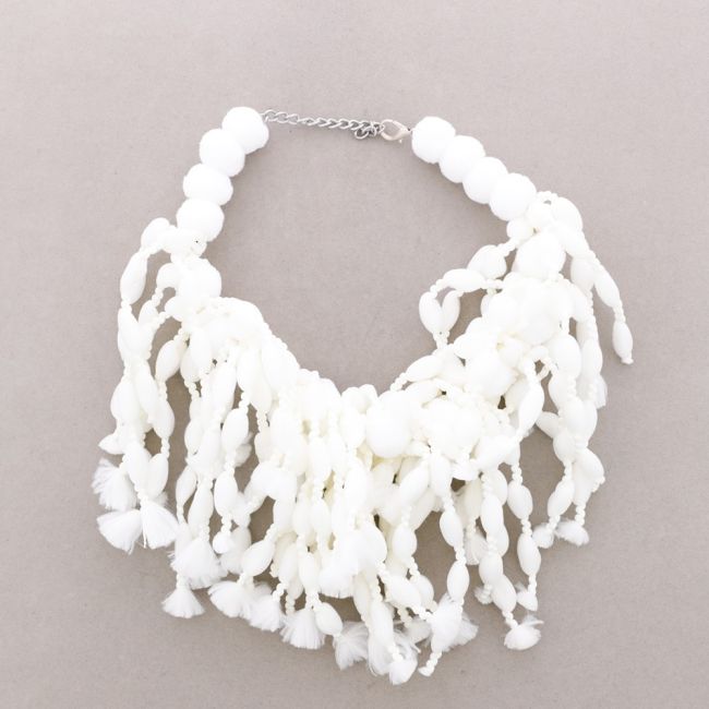 WOOL FRINGE CHOKER WITH LITTLE BALLS