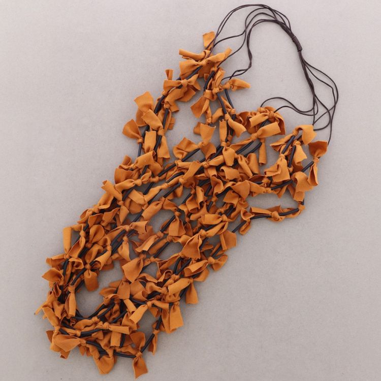 COLLAR LARGO MULTI FILAS FLECOS TELA