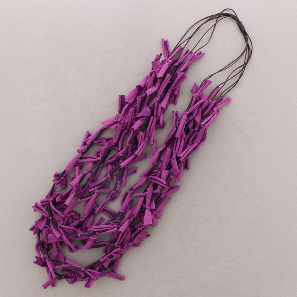 COLLAR LARGO MULTI FILAS FLECOS TELA