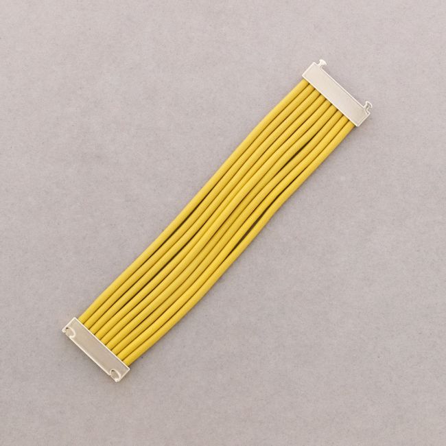 MULTI-STRIP RUBBER BRACELET WITH MAGNETIC CLASP