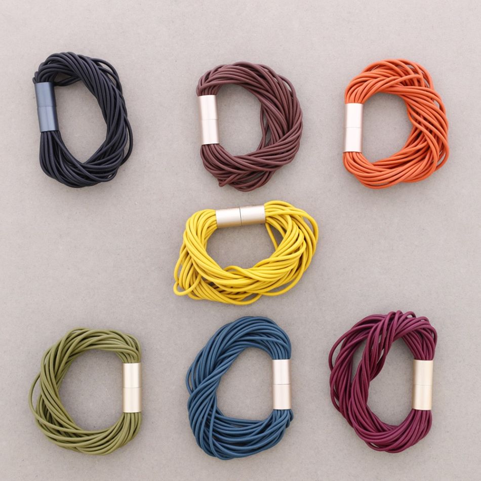 PULSERA MULTI TIRAS CAUCHO CIERRE IMÁN