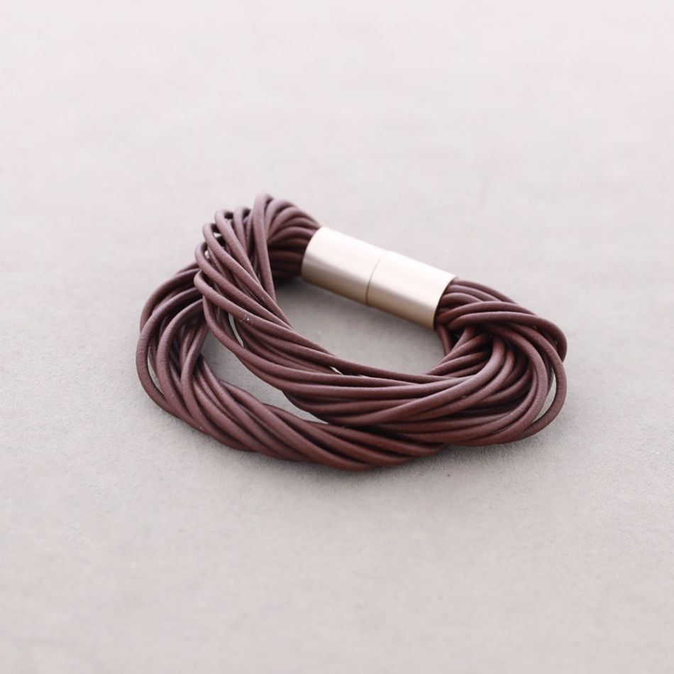 MULTI-STRIP RUBBER BRACELET WITH MAGNETIC CLASP