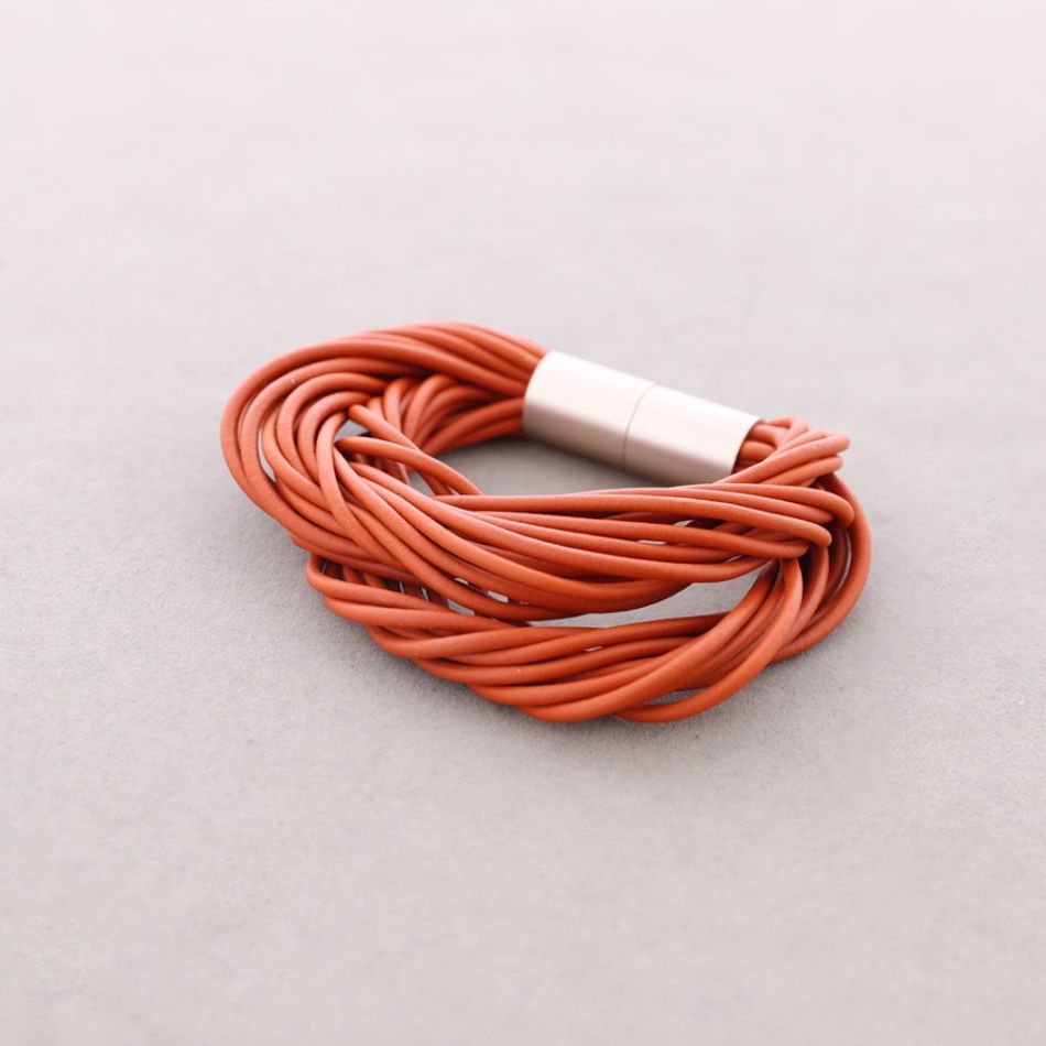 MULTI-STRIP RUBBER BRACELET WITH MAGNETIC CLASP