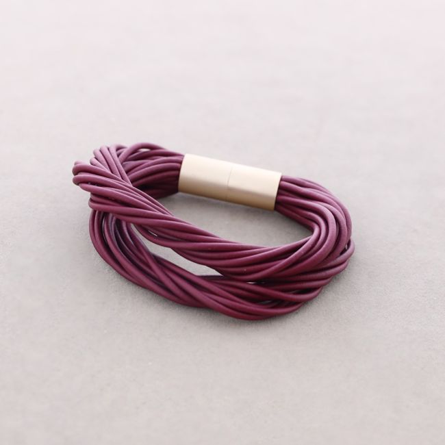 MULTI-STRIP RUBBER BRACELET WITH MAGNETIC CLASP