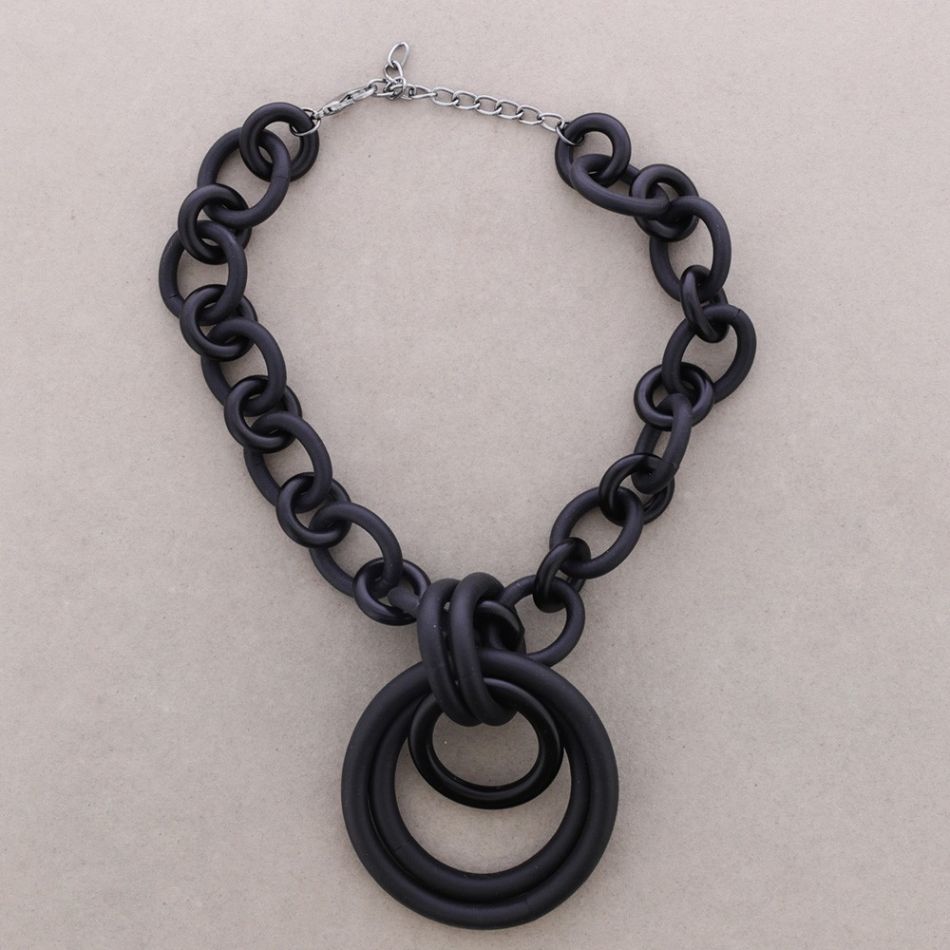 LINK NECKLACE WITH RUBBER PENDANT