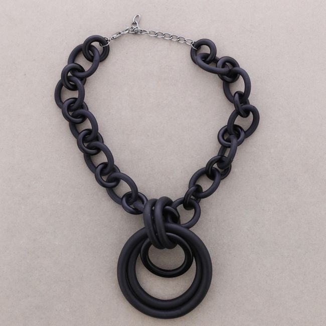 LINK NECKLACE WITH RUBBER PENDANT