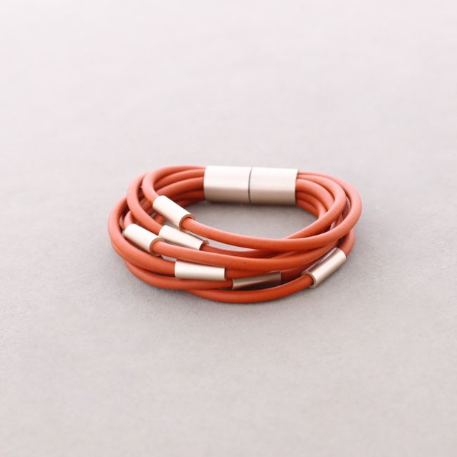 PULSERA MULTI TIRAS CAUCHO TUBITOS