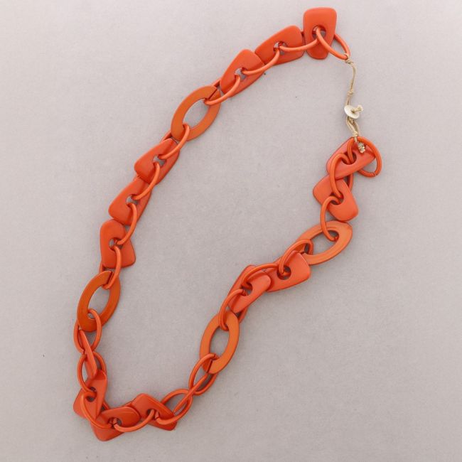 COLLAR LARGO ESLABONES IRREGULAR RESINA