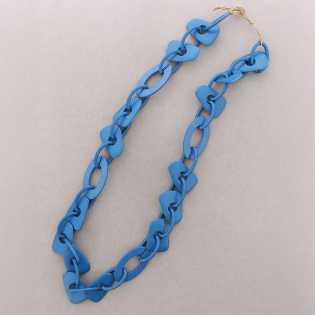 COLLAR LARGO ESLABONES IRREGULAR RESINA