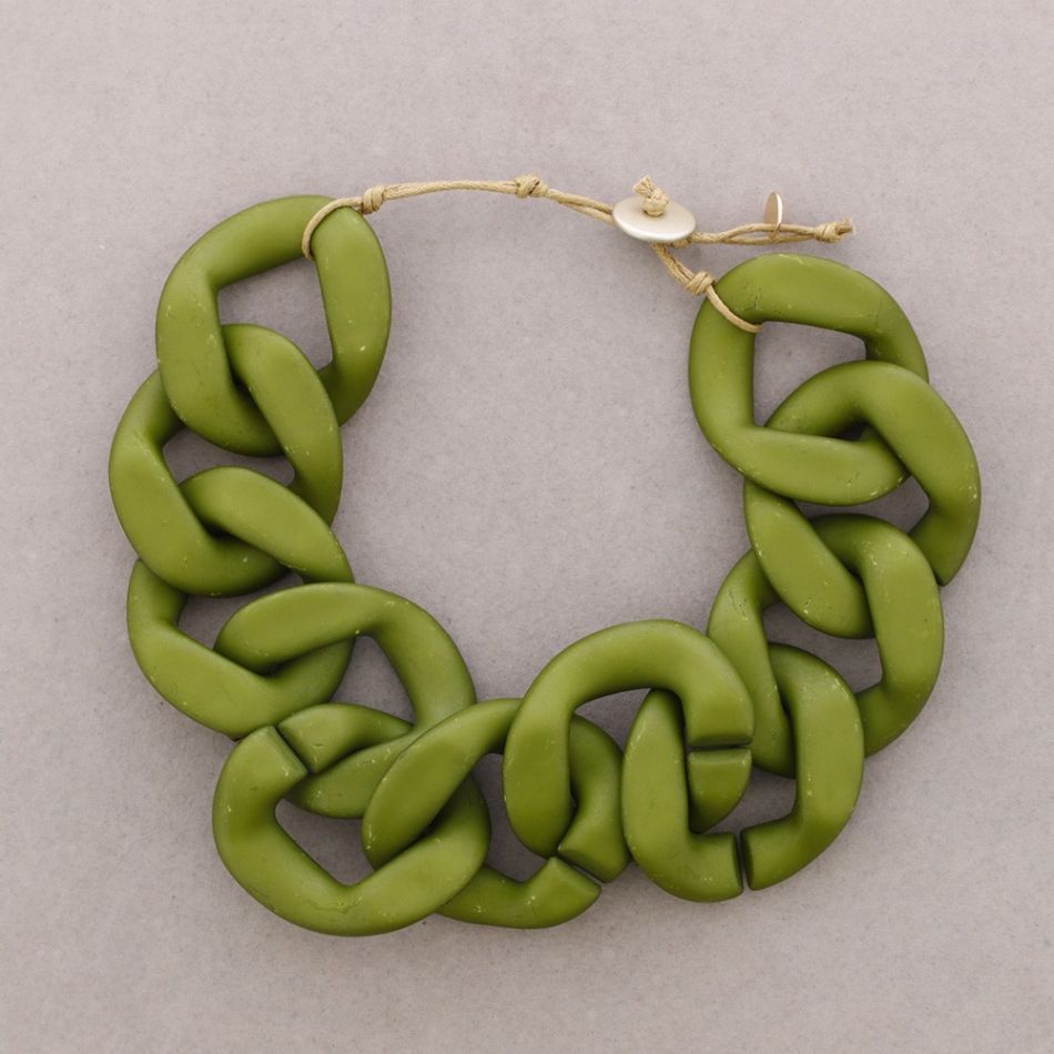 CHOKER WITH METAL AND RESIN LINK