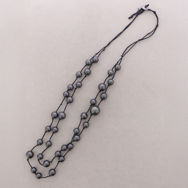 LONG DOUBLE BALL NECKLACE WITH METAL FINISH