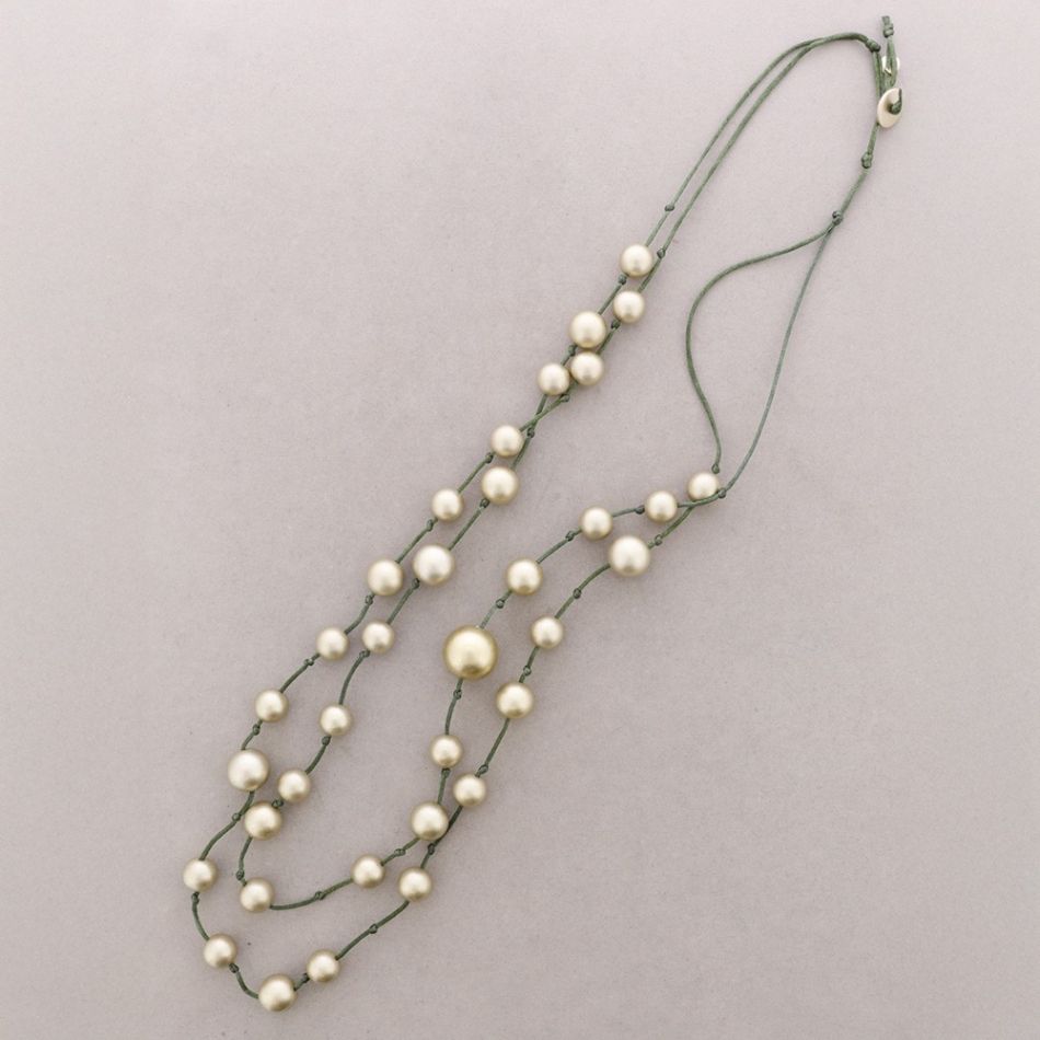 LONG DOUBLE BALL NECKLACE WITH METAL FINISH