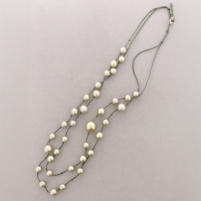 LONG DOUBLE BALL NECKLACE WITH METAL FINISH