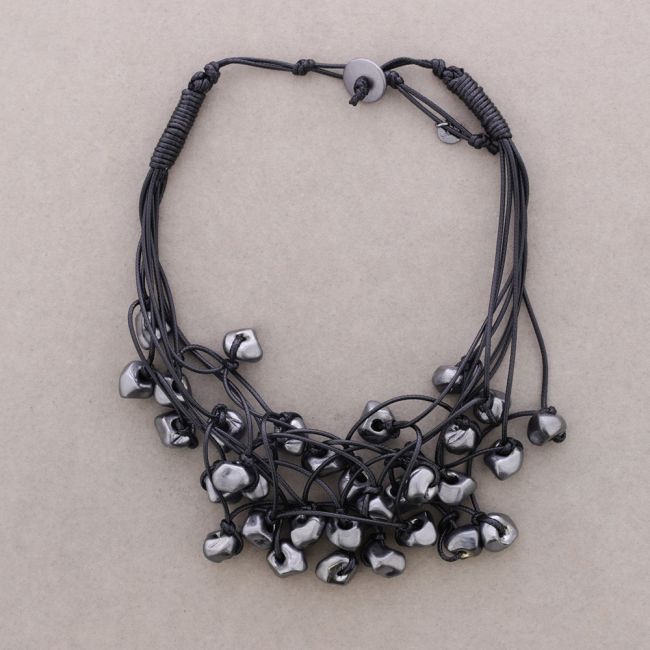 METAL FINISH BEAD NECKLACE