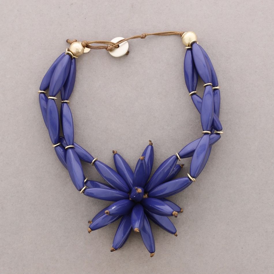 TRIPLE RESIN FLOWER BEAD NECKLACE