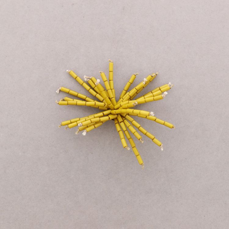 BROCHE ALFILER FLOR TUBITOS RESINA