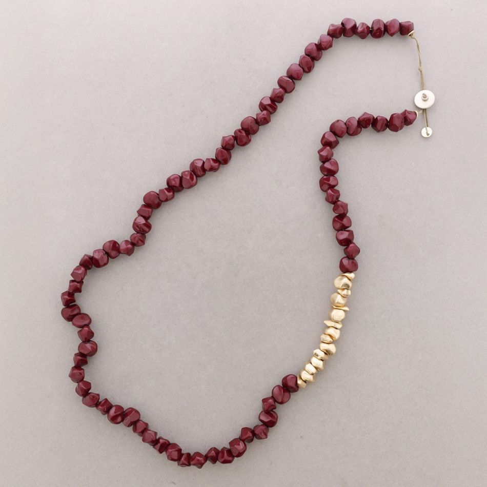 LONG METAL RESIN BEAD NECKLACE