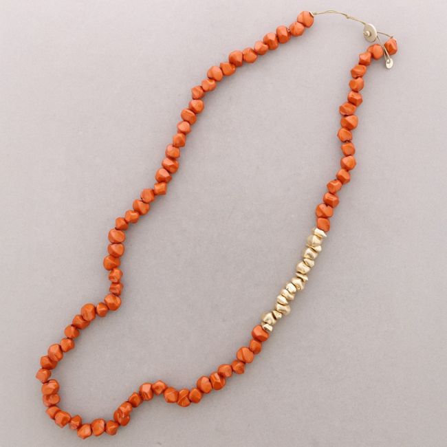 COLLAR LARGO CUENTAS RESINA METAL