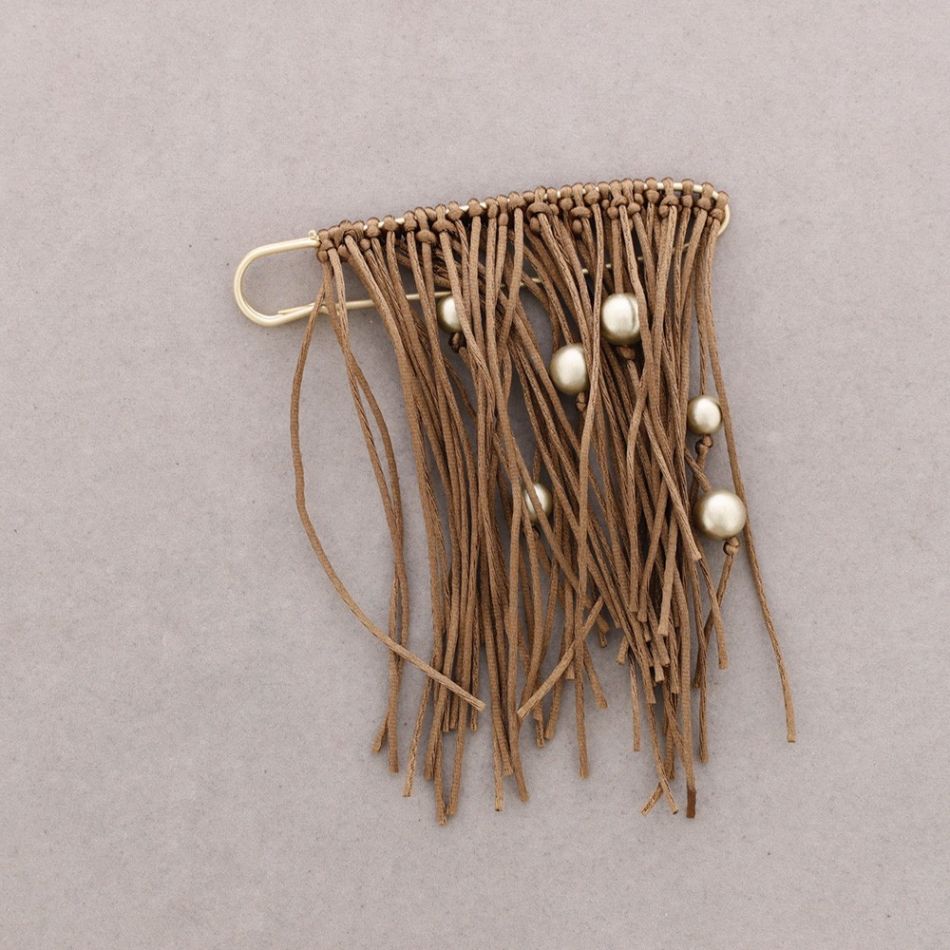 BROCHE ALFILER FLECOS BOLAS ACABADO METAL