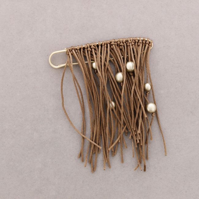 BROCHE ALFILER FLECOS BOLAS ACABADO METAL
