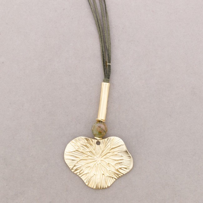 LONG METAL LEAF PENDANT NECKLACE
