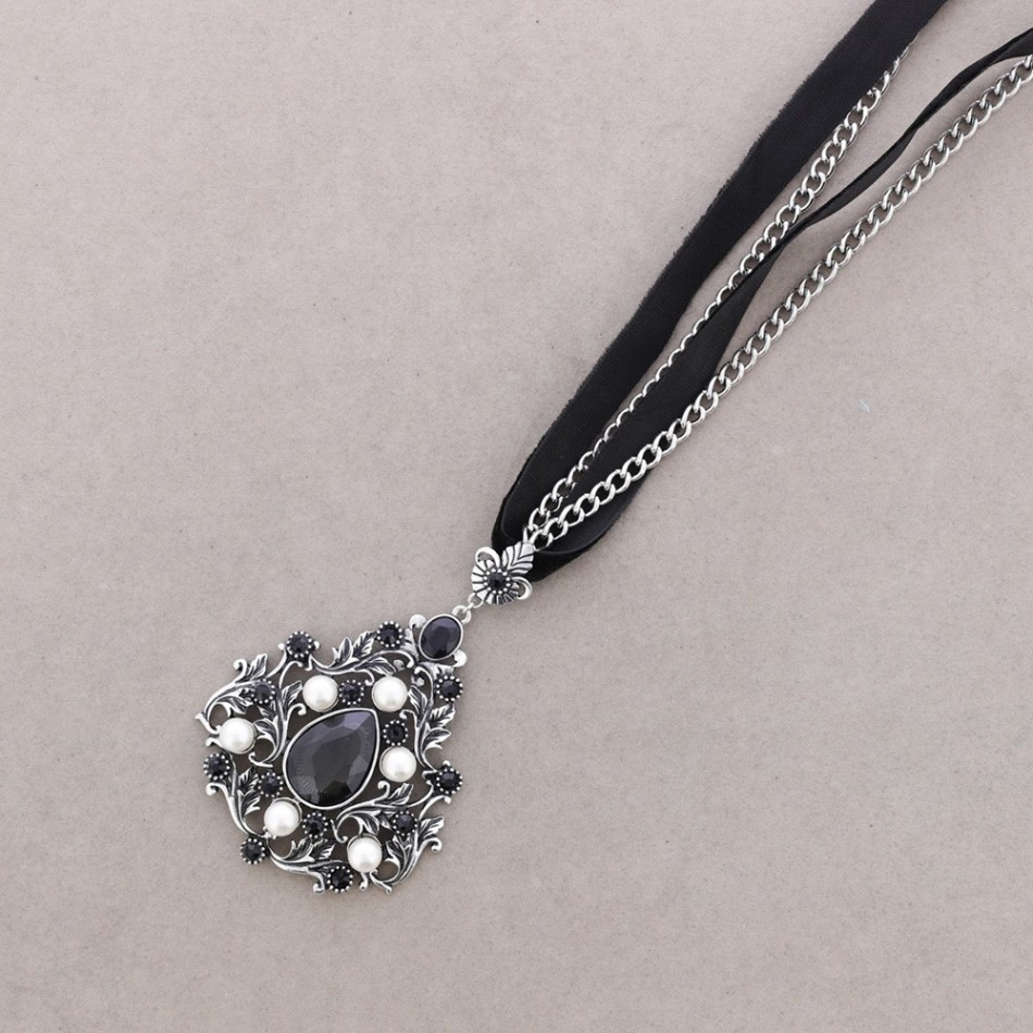 NECKLACE WITH METAL AND CRYSTALS