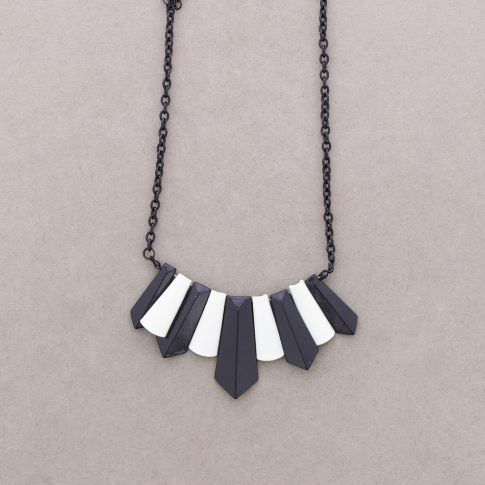 COLOURED METAL CHOKER
