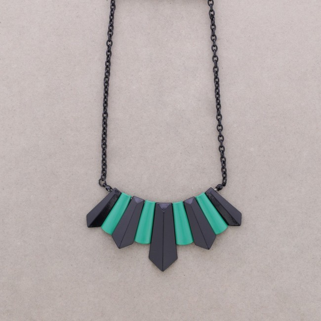 COLOURED METAL CHOKER