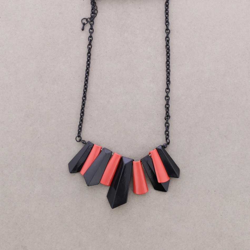 COLOURED METAL CHOKER
