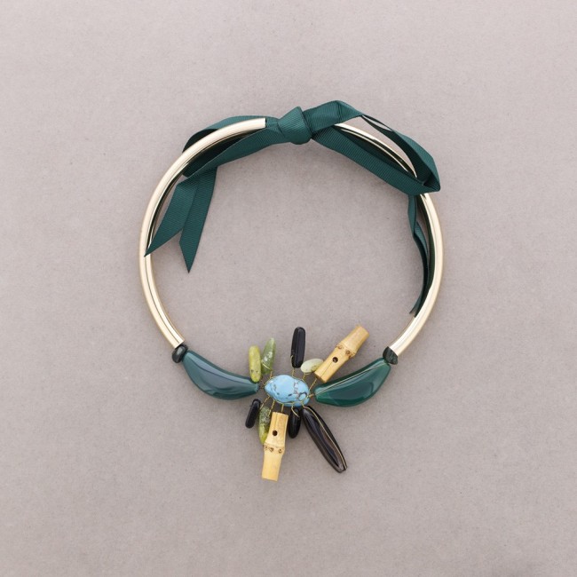 NECKLACE WITH PENDANTS AND STONES