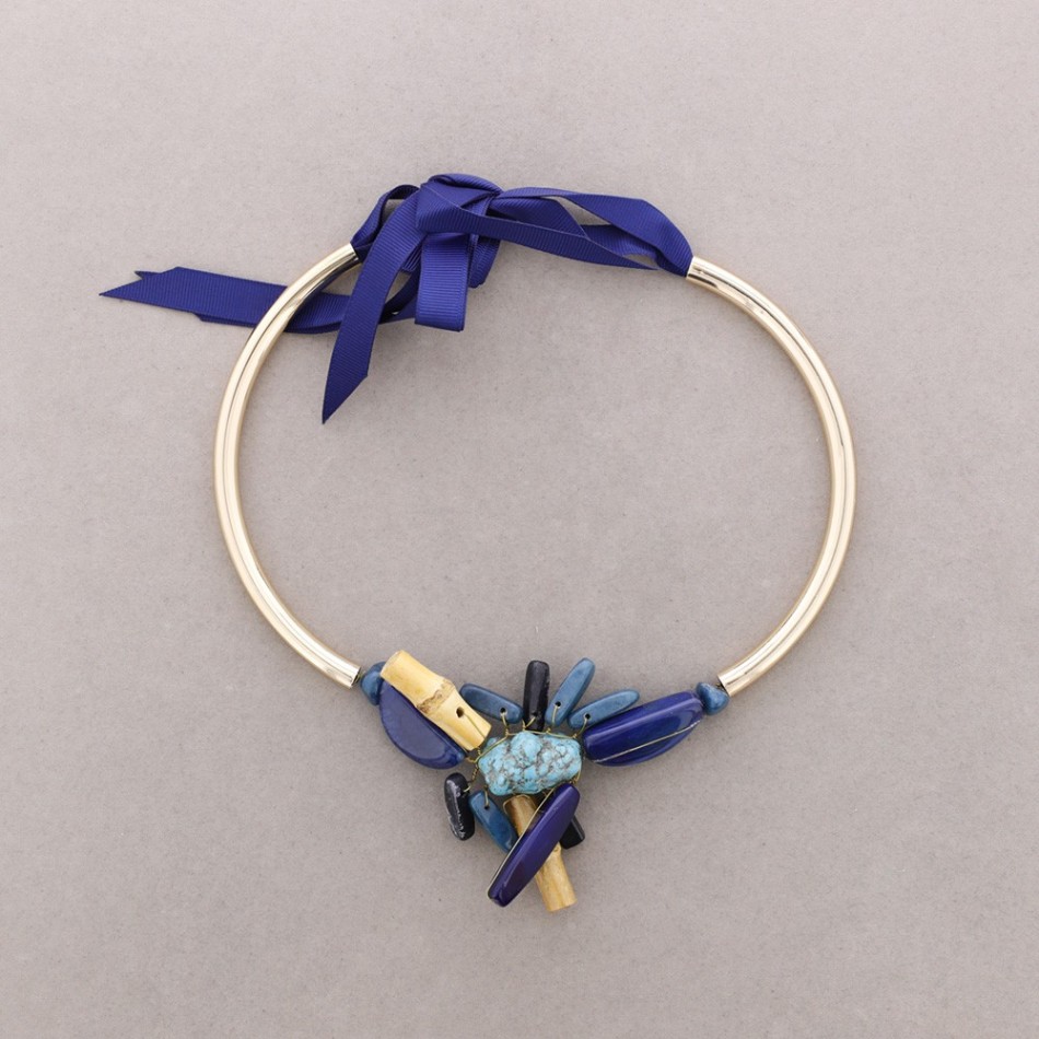 NECKLACE WITH PENDANTS AND STONES