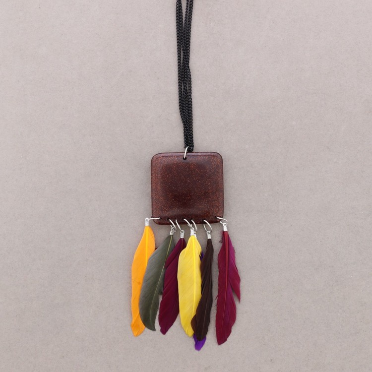COLLAR LARGO COLG. RESINA PLUMAS 2